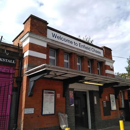 Skyvillion - London Enfield Chase Apartments With Parking & Wifi Exterior foto