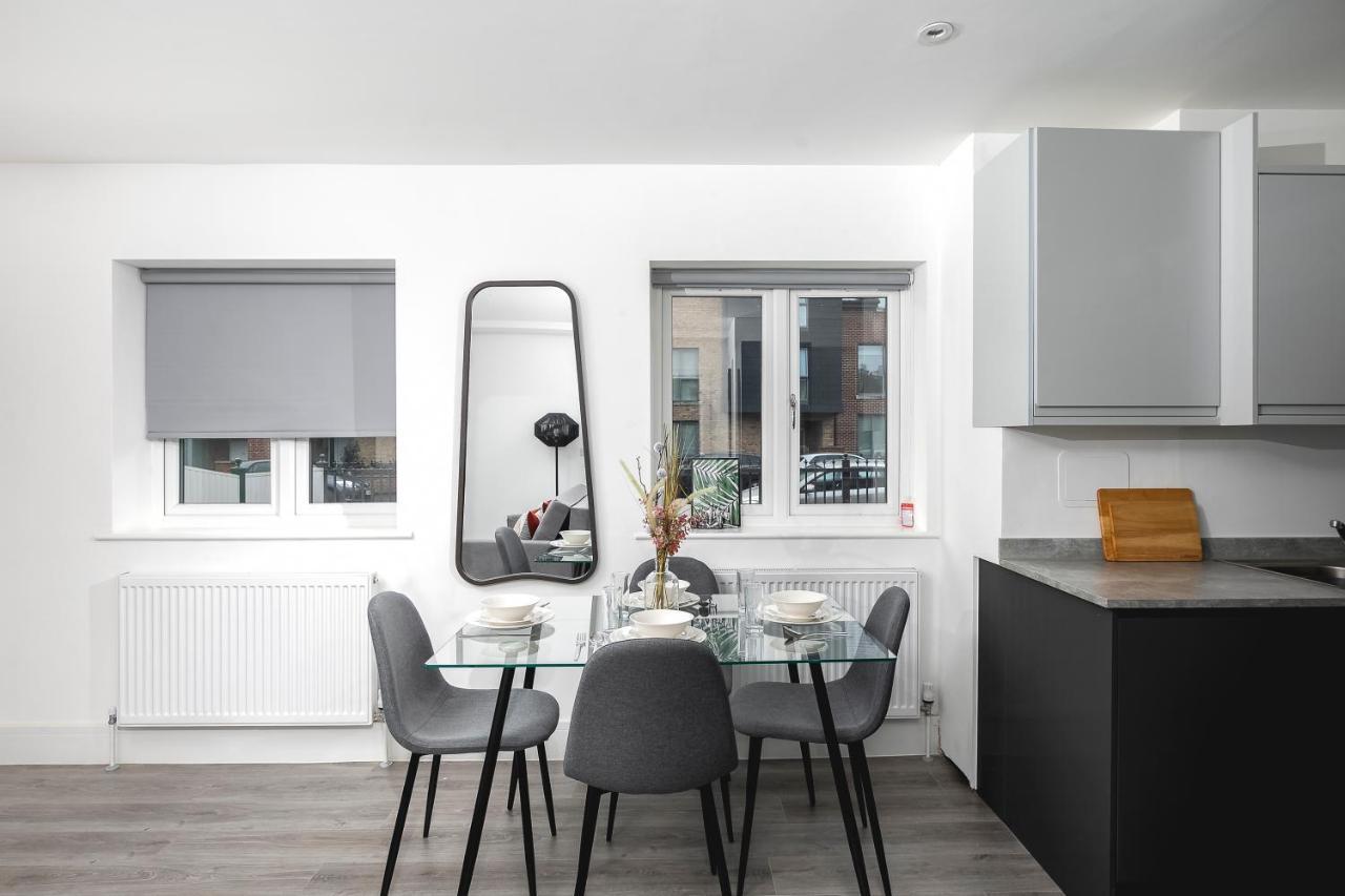 Skyvillion - London Enfield Chase Apartments With Parking & Wifi Exterior foto