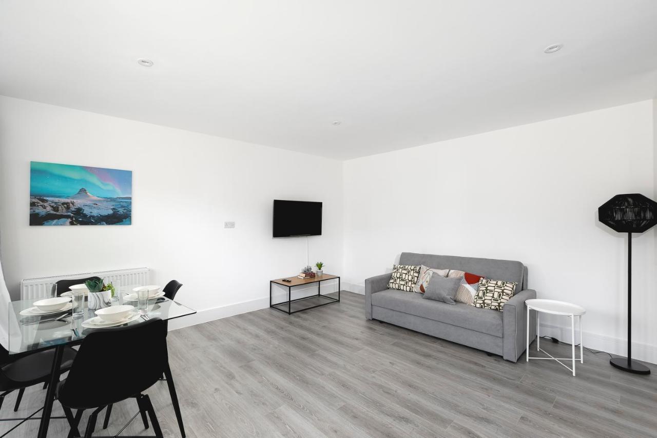 Skyvillion - London Enfield Chase Apartments With Parking & Wifi Exterior foto