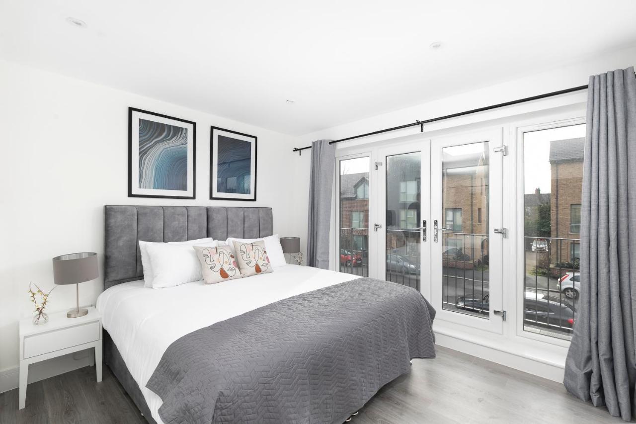 Skyvillion - London Enfield Chase Apartments With Parking & Wifi Exterior foto