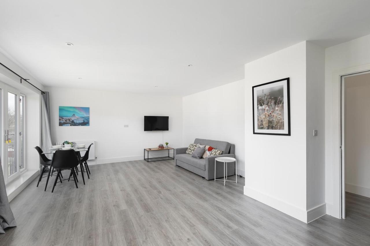 Skyvillion - London Enfield Chase Apartments With Parking & Wifi Exterior foto
